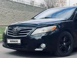 Toyota Camry 2011 года за 7 350 000 тг. в Астана – фото 2