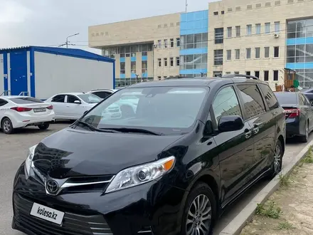 Toyota Sienna 2018 года за 16 500 000 тг. в Алматы