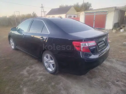 Toyota Camry 2014 года за 6 000 000 тг. в Уральск – фото 3