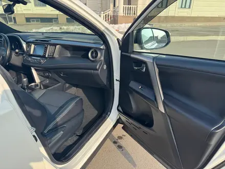 Toyota RAV4 2017 года за 11 950 000 тг. в Алматы – фото 16