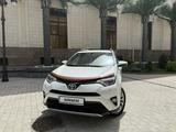 Toyota RAV4 2017 годаүшін11 950 000 тг. в Алматы