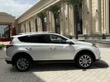 Toyota RAV4 2017 годаүшін11 950 000 тг. в Алматы – фото 2