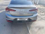 Hyundai Elantra 2019 года за 8 300 000 тг. в Актобе – фото 2