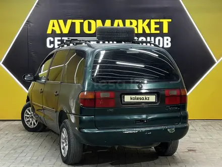 Volkswagen Sharan 1997 года за 1 350 000 тг. в Актау – фото 4