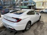 Hyundai Sonata 2022 годаfor11 800 000 тг. в Алматы – фото 3