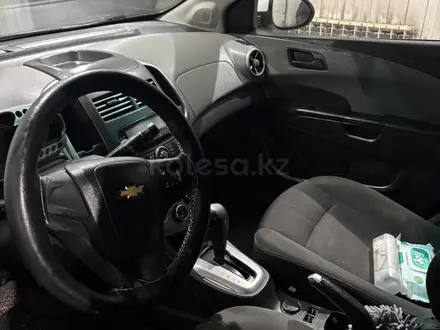 Chevrolet Aveo 2014 года за 3 600 000 тг. в Актобе – фото 3