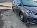 Toyota Sienna 2019 года за 14 000 000 тг. в Атырау – фото 2