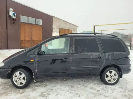 Volkswagen Sharan 1998 года за 1 500 000 тг. в Актобе – фото 4