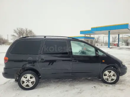 Volkswagen Sharan 1998 года за 1 500 000 тг. в Актобе – фото 5