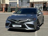 Toyota Camry 2022 года за 15 800 000 тг. в Актобе