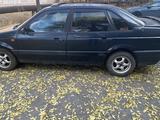 Volkswagen Passat 1993 годаүшін1 800 000 тг. в Караганда – фото 4