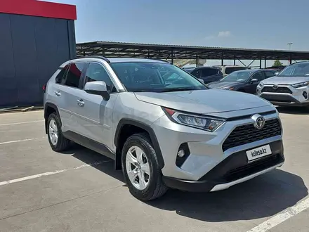 Toyota RAV4 2019 года за 9 700 000 тг. в Алматы – фото 3