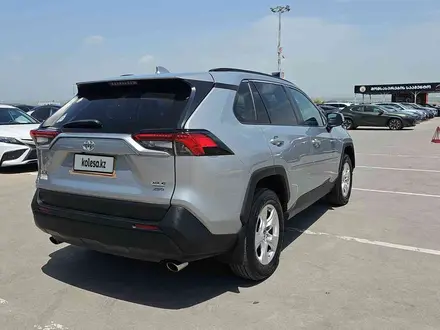 Toyota RAV4 2019 года за 9 700 000 тг. в Алматы – фото 4