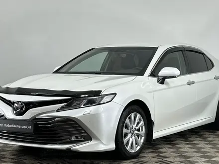 Toyota Camry 2021 года за 15 990 000 тг. в Астана