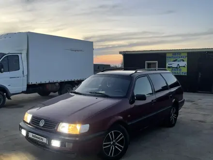 Volkswagen Passat 1996 года за 1 950 000 тг. в Уральск – фото 3