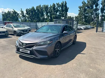 Toyota Camry 2021 года за 8 850 600 тг. в Алматы – фото 4