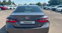 Toyota Camry 2021 годаүшін8 850 600 тг. в Алматы – фото 2