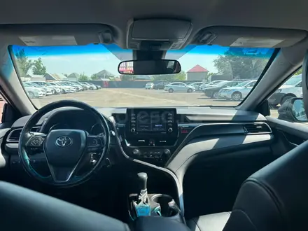 Toyota Camry 2021 года за 8 850 600 тг. в Алматы – фото 13