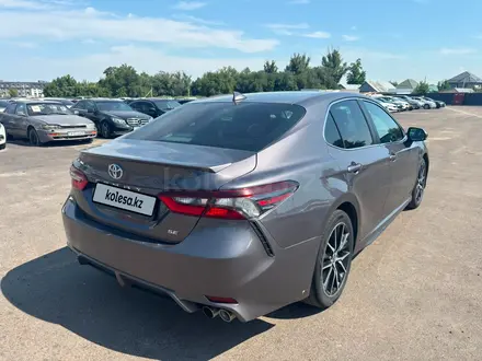 Toyota Camry 2021 года за 8 850 600 тг. в Алматы – фото 7