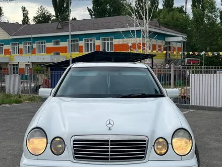 Mercedes-Benz E 320 2000 года за 3 100 000 тг. в Алматы – фото 2