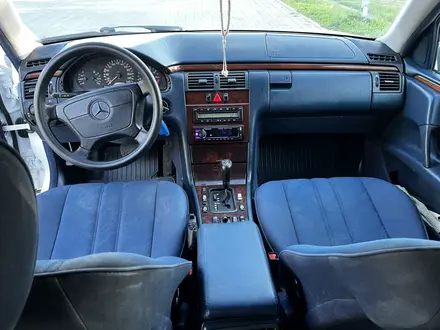 Mercedes-Benz E 320 2000 года за 3 100 000 тг. в Алматы – фото 9