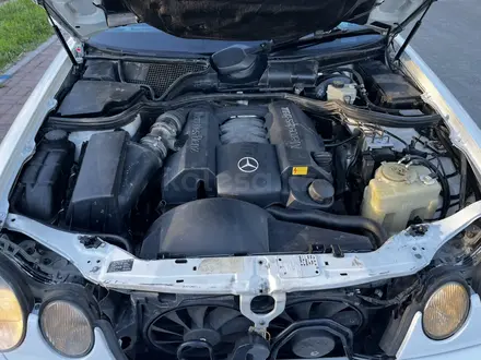 Mercedes-Benz E 320 2000 года за 3 100 000 тг. в Алматы – фото 16