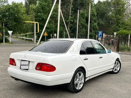 Mercedes-Benz E 320 2000 года за 3 100 000 тг. в Алматы – фото 4