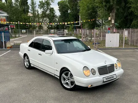 Mercedes-Benz E 320 2000 года за 3 100 000 тг. в Алматы