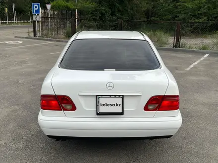 Mercedes-Benz E 320 2000 года за 3 100 000 тг. в Алматы – фото 6