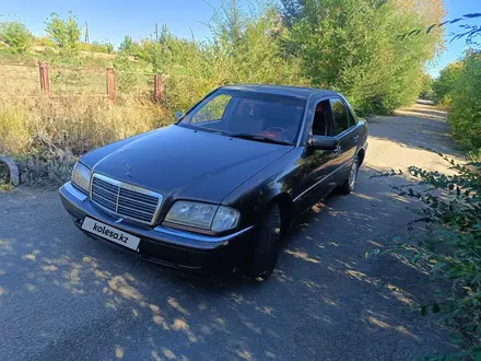 Mercedes-Benz C 180 1995 года за 1 250 000 тг. в Кокшетау – фото 2