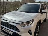 Toyota RAV4 2020 года за 19 000 000 тг. в Караганда