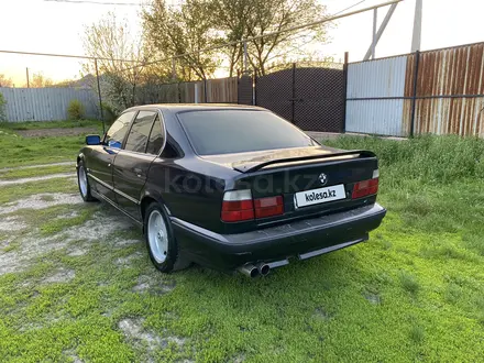 BMW 525 1990 года за 2 300 000 тг. в Отеген-Батыр – фото 3