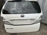 Крышка багажник Toyota vellfir за 101 тг. в Алматы – фото 2