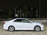 Toyota Camry 2013 годаүшін5 200 000 тг. в Актобе – фото 2