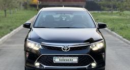 Toyota Camry 2018 года за 14 300 000 тг. в Актобе – фото 3