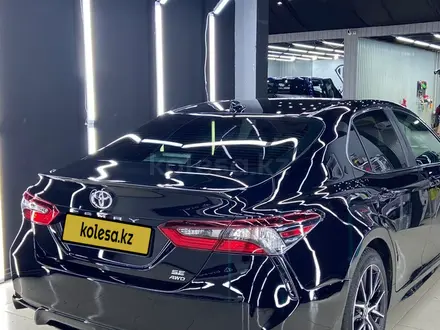 Toyota Camry 2021 года за 13 000 000 тг. в Атырау – фото 11
