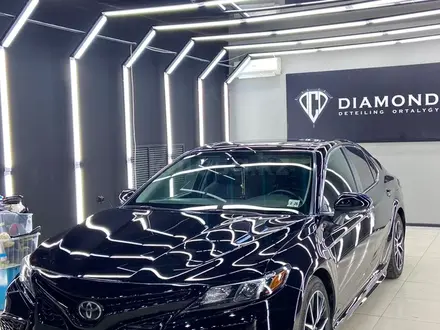 Toyota Camry 2021 года за 13 000 000 тг. в Атырау – фото 12