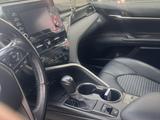 Toyota Camry 2021 годаfor13 000 000 тг. в Атырау – фото 2