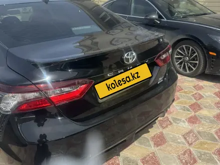 Toyota Camry 2021 года за 13 000 000 тг. в Атырау – фото 7