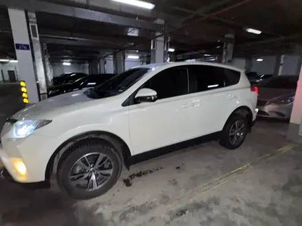 Toyota RAV4 2017 года за 12 500 000 тг. в Астана – фото 2