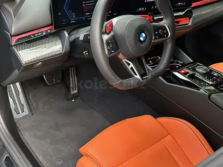 BMW M5 2025 года за 87 500 000 тг. в Алматы – фото 16