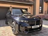 BMW X5 2023 года за 57 000 000 тг. в Актау – фото 2
