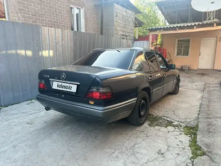 Mercedes-Benz E 220 1994 года за 1 850 000 тг. в Алматы – фото 13