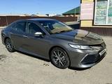 Toyota Camry 2022 года за 19 500 000 тг. в Атырау