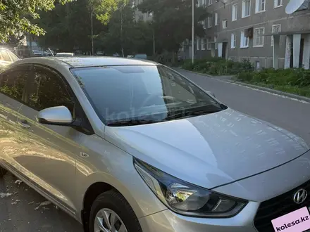 Hyundai Accent 2018 года за 7 400 000 тг. в Усть-Каменогорск – фото 3