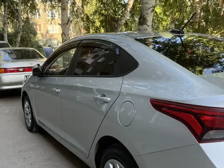 Hyundai Accent 2018 года за 7 400 000 тг. в Усть-Каменогорск – фото 2