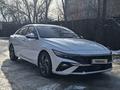Hyundai Elantra 2023 года за 8 900 000 тг. в Алматы – фото 2