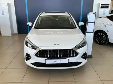JAC J7 Luxury CVT 2025 года за 6 990 000 тг. в Семей