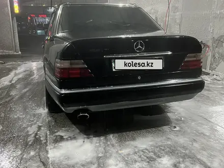 Mercedes-Benz E 200 1993 года за 1 950 000 тг. в Алматы – фото 28