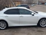 Toyota Camry 2018 года за 14 500 000 тг. в Семей – фото 3